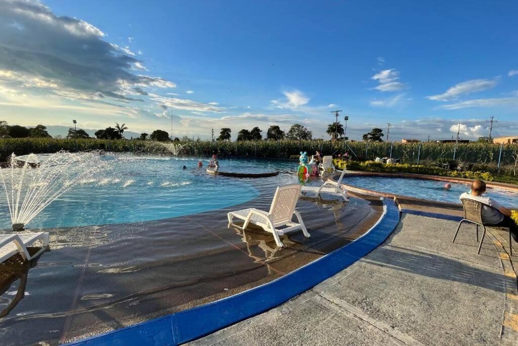Apartamento Cerca Parque Del Cafe Con Piscina Montenegro Exterior foto