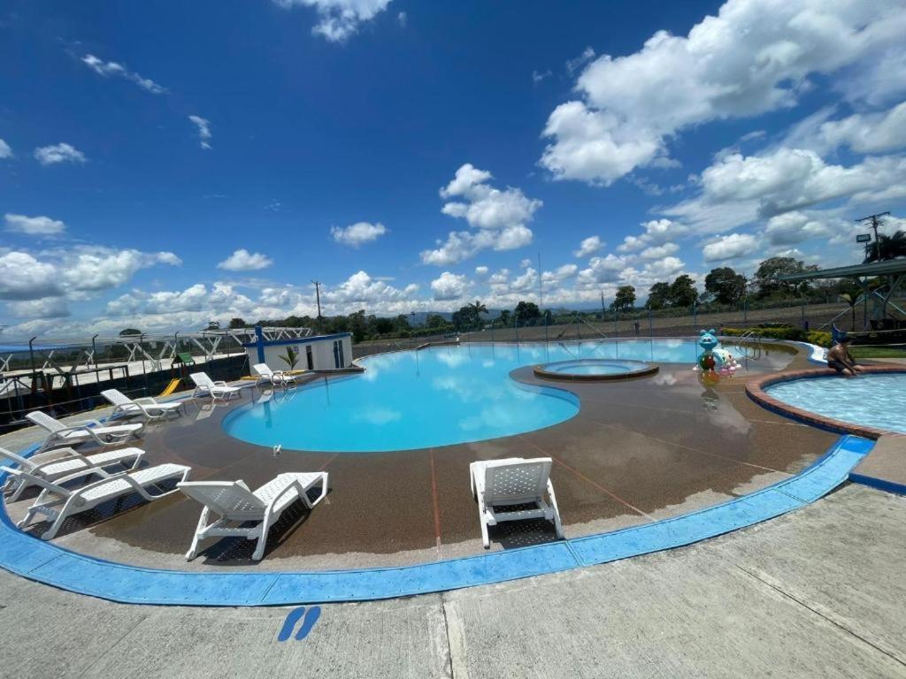 Apartamento Cerca Parque Del Cafe Con Piscina Montenegro Exterior foto